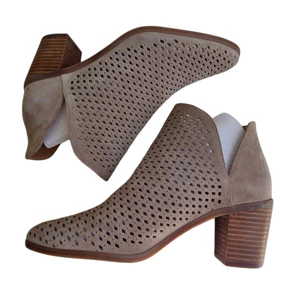 Tan Suede Booties Lucky Brand Podgia Size 8.5 Peforated Ankle Boot V-Notch Side - Picture 12 of 13